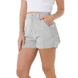 Bermuda de pana color gris con bolsillos laterales y traseros, de tiro alto y corte relajado.