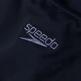 Malla enteriza Speedo modelo Medalist, color azul marino, con tirantes que se cruzan en la espalda y logo de Speedo en el pecho. Confeccionada con tejido ECO Endurance+ resistente al cloro y de secado rápido.