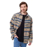 Camisa de franela con estampado étnico en tonos azules y beige, de manga larga, cuello clásico y cierre frontal con botones.