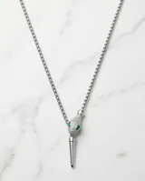 Collar de acero con cadena de eslabones tipo veneciana y colgante en forma de cabeza de serpiente con incrustaciones de circonias y ojos verdes, finalizado con un dije alargado en forma de punta.