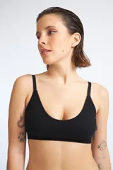 Sostén negro de Paulina Morley con encaje.