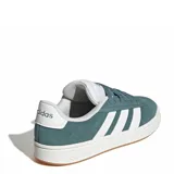 Championes urbanos Adidas Grand Court Alpha, color verde azulado con las icónicas tres rayas laterales en blanco. Presentan una silueta clásica con capellada de material sintético, lengüeta acolchada y suela de goma en tono crema con base color caramelo.