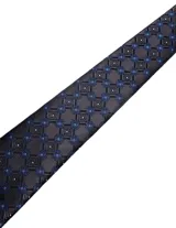 Corbata de seda azul marino con estampado paisley en tonos rosados y blancos.