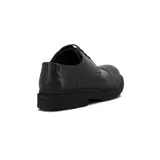 Zapato mocasín acordonado de cuero negro con suela de goma.