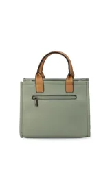 Cartera estructurada de tamaño mediano, confeccionada en símil cuero color negro. Presenta doble asa de mano, correa larga ajustable y desmontable, y un bolsillo trasero con cierre. El compartimento principal cuenta con cierre, división interna y bolsillos organizadores.