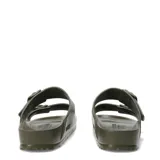 Sandalias Birkenstock modelo Arizona, color verde militar, fabricadas en material sintético resistente al agua. Presentan diseño de doble tira con hebillas ajustables y plantilla anatómica.