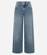 Pantalón wide leg de tiro bajo confeccionado en jean de algodón, con diseño de piernas amplias y bolsillos delanteros y traseros.