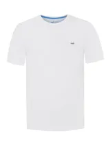 Remera de manga corta y cuello redondo, confeccionada en algodón orgánico. Presenta un diseño de color sólido con un pequeño parche bordado del logo de la marca en el pecho.