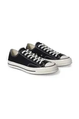 Zapatillas urbanas bajas Converse Chuck 70 Ox color negro con detalles en blanco.