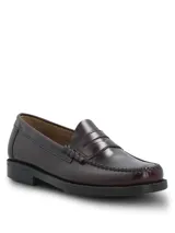 Mocasines de cuero color bordó con diseño clásico tipo penny loafer, costuras reforzadas en la puntera y suela con tecnología de amortiguación.