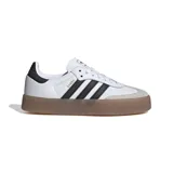 Zapatillas Adidas Samba con plataforma, color blanco con detalles en negro y suela color caramelo.