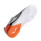 Championes deportivos Joma para fútbol sala, color blanco con detalles en gris, negro y naranja. Capellada de material sintético y rejilla mesh para mayor transpirabilidad y estabilidad. Tecnología Perfect Fit en la cordonera para mejor sujeción. Puntera reforzada con tecnología Protection.