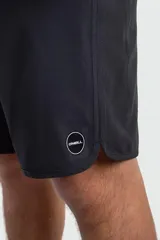 Short de baño O'Neill Scallop Cruzer color negro, con detalles de vivos rojos en la parte frontal y cordón ajustable en la cintura.