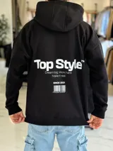 Canguro negro oversize con capucha y gran estampado blanco en la espalda con el texto "Top Style", "Dream big. Work hard. Make it real.", "SINCE 2021" y un código de barras.