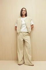 Pantalón negro wide leg de tiro alto confeccionado en mezcla de algodón con nylon y elastano.