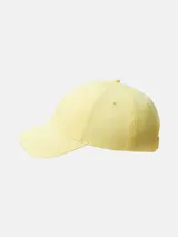 Gorra de béisbol Calvin Klein color amarillo, con visera curva y logo de la marca bordado en el frente. Cuenta con cierre ajustable en la parte posterior.