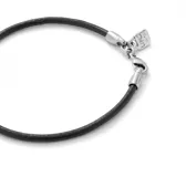Pulsera de cuero negro con cierre de gancho bañado en plata de ley.