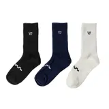 Pack de tres pares de medias de caña media en color negro, azul marino y blanco, con logo bordado en el tobillo y diseño de ondas en el empeine.