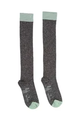 Calcetines de caña alta con diseño acanalado y acabado brillante con glitter. Confeccionados en una mezcla de algodón y fibras metalizadas.