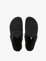 Zueco Birkenstock Boston VL LAF negro de ante con forro de lana de borrego natural, plantilla anatómica de corcho y látex, y suela de EVA.