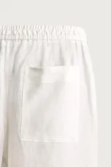Pantalón relaxed fit de lino color negro, con cintura elástica ajustable con cordón y bolsillos frontales.