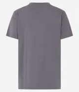 Remera básica de cuello redondo y manga corta, confeccionada en algodón peruano de alta calidad. Presenta un diseño liso y versátil, ideal para uso diario.