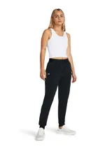 Pantalón deportivo Under Armour de tiro alto, color negro, con cintura elástica y puños ajustados en los tobillos. Presenta el logo de la marca en la pierna derecha.