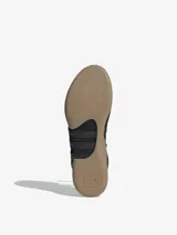 Bailarinas Adidas Taekwondo Mei color negro con las tres tiras laterales características de la marca. Presentan cordones para atar al tobillo y suela color caramelo.