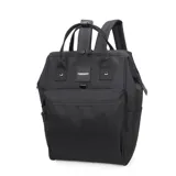 Mochila negra de lona con múltiples cierres y bolsillos laterales. Cuenta con un bolsillo trasero antirrobo, doble asa de mano y correas de hombro ajustables.