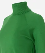 Blusa básica de punto marca Blue Steel, con cuello alto y manga larga. Confeccionada en tejido de punto recto con textura suave y cómoda.