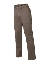 Pantalón de gabardina RKF modelo Napoli, color marrón con calce modern fit y tiro medio. Confeccionado con tejido elástico para mayor comodidad.