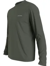 Remera verde militar de manga larga con cuello perkins y logo de Calvin Klein bordado en el pecho.