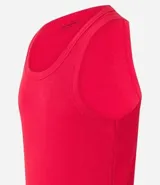 Musculosa masculina de cuello redondo, confeccionada en tejido acanalado de algodón con mezcla de poliéster y elastano. Diseño básico sin estampa, ideal para uso diario.