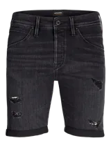 Short de jean negro con roturas, de corte recto y largo a la rodilla. Diseño clásico de cinco bolsillos y cierre con botones.