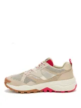 Championes Caterpillar modelo Grapple Suede Mesh, color beige con detalles en fucsia y suela de goma con tracción.