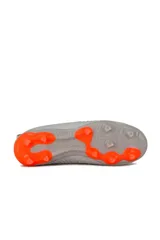 Championes de fútbol Lotto Sibari para hombre, de color negro con detalles texturizados en la capellada y un pequeño aplique con la bandera de Italia en los cordones. Diseñados para césped natural con tapones moldeados.