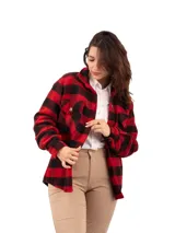 Camisa de abrigo roja y negra a cuadros grandes, de corte recto y manga larga.