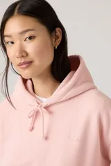 Buzo hoodie rosa con cordones ajustables y bolsillo tipo canguro.