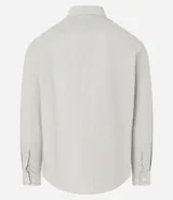 Camisa de vestir de hombre, corte regular, confeccionada en tejido de sastrería rayado. Tiene cuello solapa, abotonado delantero y mangas largas.