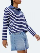 Short de jean azul claro, de tiro medio y corte recto.