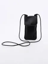 Morral pequeño tipo bandolera o riñonera, color negro, con textura lisa y correa ajustable de cordón negro anudado en los extremos.