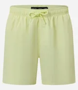 Bermuda básica masculina de microfibra en color negro, con cintura elástica ajustable mediante cordón y bolsillos laterales.