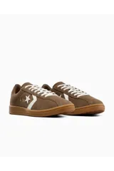 Championes Converse All Star Classic Trainer Suede color marrón, con logo de estrella y galón en blanco.