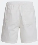 Bermuda masculina color gris claro, de sarga con efecto jaspeado, cintura elástica ajustable con cordón, bolsillos laterales y traseros, y etiqueta en la barra.