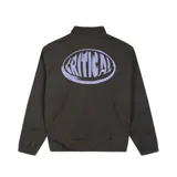 Campera anorak negra de sarga de algodón, con cuello alto, cierre frontal parcial con botones a presión y bolsillo tipo canguro. Presenta el logo de Critical Slide estampado en el pecho.