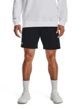 Short deportivo Under Armour de la línea Rival Fleece, color negro, confeccionado en mezcla de algodón con interior cepillado. Presenta cintura elástica con cordón ajustable, bolsillos laterales y logo de la marca en la pierna.