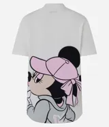 Remera oversized de algodón blanco, con mangas cortas, cuello redondo y gran estampado frontal de Minnie Mouse.