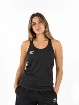 Musculosa deportiva Umbro modelo Nina para mujer, color negro con costuras en contraste y el logo de la marca estampado en el pecho.