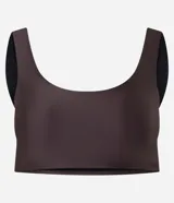 Top deportivo Get Over de microfibra texturizada color marrón, con escote redondo y breteles anchos. Diseño sin copas y de ajuste cómodo.