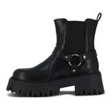 Bota negra de caña media, con elástico en los laterales, hebilla decorativa y suela track.